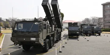 La Unidad Lanzadora del "Misil Superficie-Buque Tipo 12 (Mejorado)" se presenta en el Campamento Kengun de la Fuerza Terrestre de Autodefensa en la ciudad de Kumamoto, prefectura de Kumamoto, Japón, el 17 de marzo de 2026. /VCG