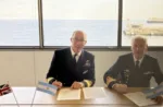 Director del Servicio de Hidrografía Naval junto a su par britanico. Crédito: Servicio de Hidrografía Naval de la República Argentina.