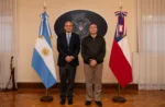 El Ministro Carlos Presti recibió al recientemente designado Embajador de Chile en la Argentina, Gonzalo Uriarte Herrera. Crédito: Ministerio de Defensa Argentina