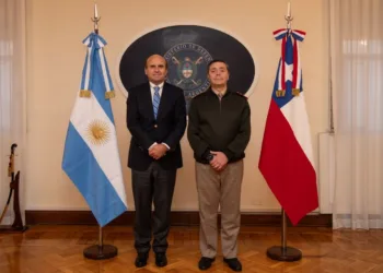 El Ministro Carlos Presti recibió al recientemente designado Embajador de Chile en la Argentina, Gonzalo Uriarte Herrera. Crédito: Ministerio de Defensa Argentina
