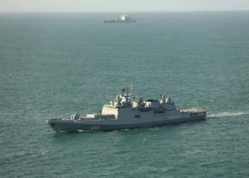 La Armada Real Británica ha completado diez días de operaciones específicas de vigilancia exhaustiva de buques de guerra y un submarino rusos en aguas británicas, en el marco de los esfuerzos coordinados de la OTAN. Créditos: Royal Navy.