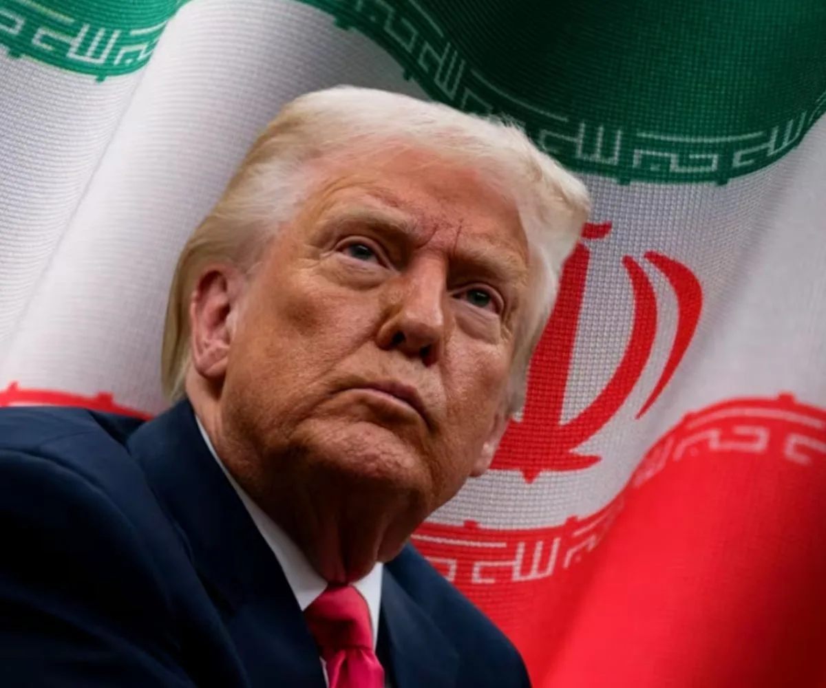 Trump con la bandera de Irán de fondo
