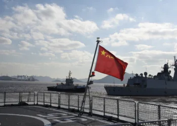 Una flota naval china que participa en el ejercicio militar conjunto China-Rusia Joint Sea 2022 zarpa de un puerto militar en Zhoushan, provincia de Zhejiang, en el este de China, el 20 de diciembre de 2022. Foto: Xinhua