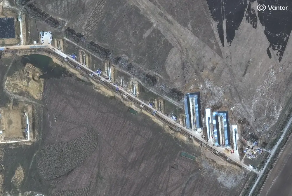 Una imagen satelital del 22 de abril muestra la base de drones Tsimbulova en Rusia. Imagen satelital ©2026 Vantor.