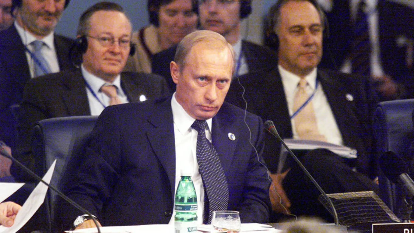 International Spy Museum conmemora la elección de Vladimir Putin como presidente de Rusia el 26 de marzo de 2000, resaltando su trayectoria previa como oficial de la KGB. Créditos: The International Spy Museum.