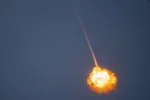 El Ministerio de Defensa de Israel muestra intercepciones del Domo de Hierro sobre comunidades cercanas a la Franja de Gaza, capturadas por el fotógrafo Gilad Kfir durante la Operación Escudo y Flecha en mayo de 2023. Créditos: Ministerio de Defensa de Israel.