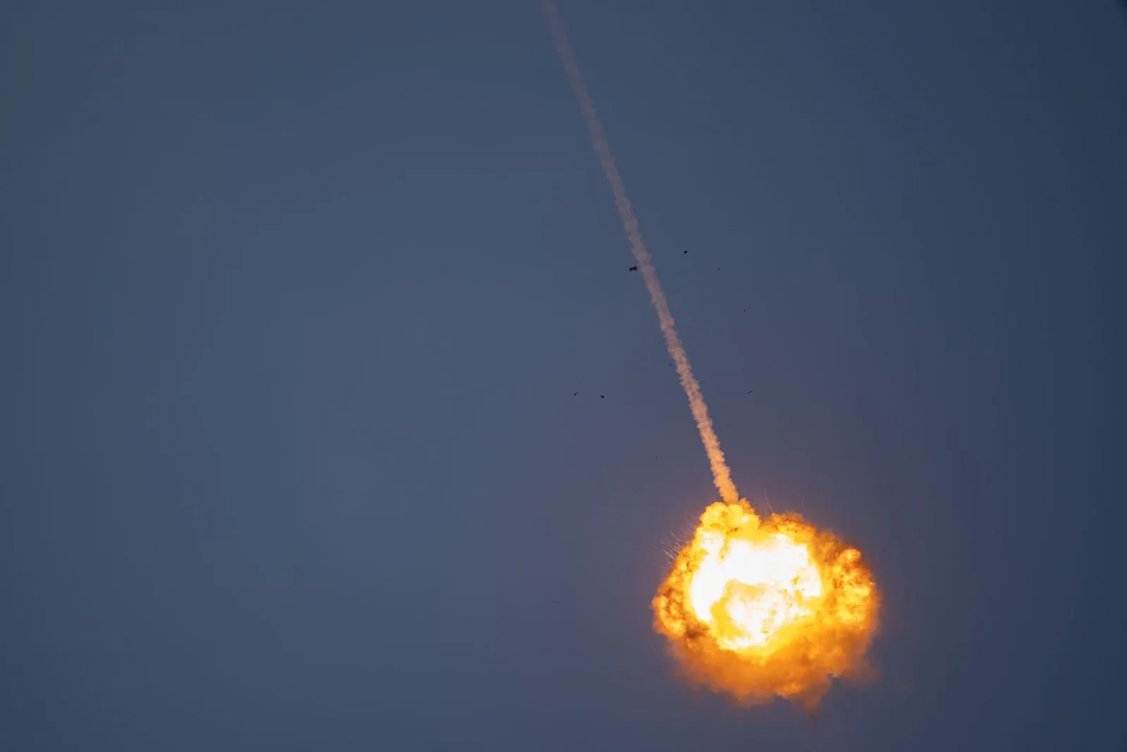 El Ministerio de Defensa de Israel muestra intercepciones del Domo de Hierro sobre comunidades cercanas a la Franja de Gaza, capturadas por el fotógrafo Gilad Kfir durante la Operación Escudo y Flecha en mayo de 2023. Créditos: Ministerio de Defensa de Israel.