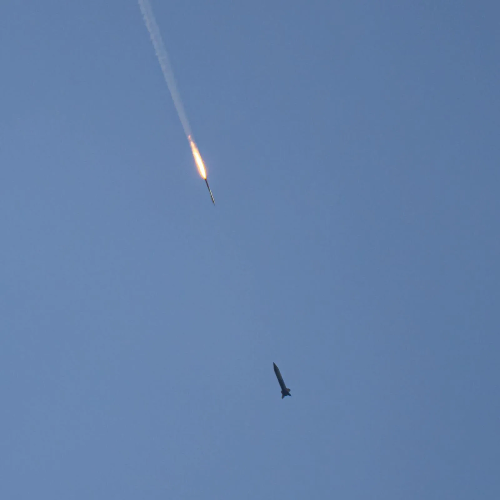 Intercepciones del Cúpula de Hierro entre el 9 y el 13 de mayo de 2023, como respuesta a lanzamientos de cohetes por parte de la Yihad Islámica Palestina, sobre comunidades cercanas a Gaza, capturadas por Gilad Kfir durante la Operación Escudo y Flecha. Créditos: Ministerio de Defensa de Israel.