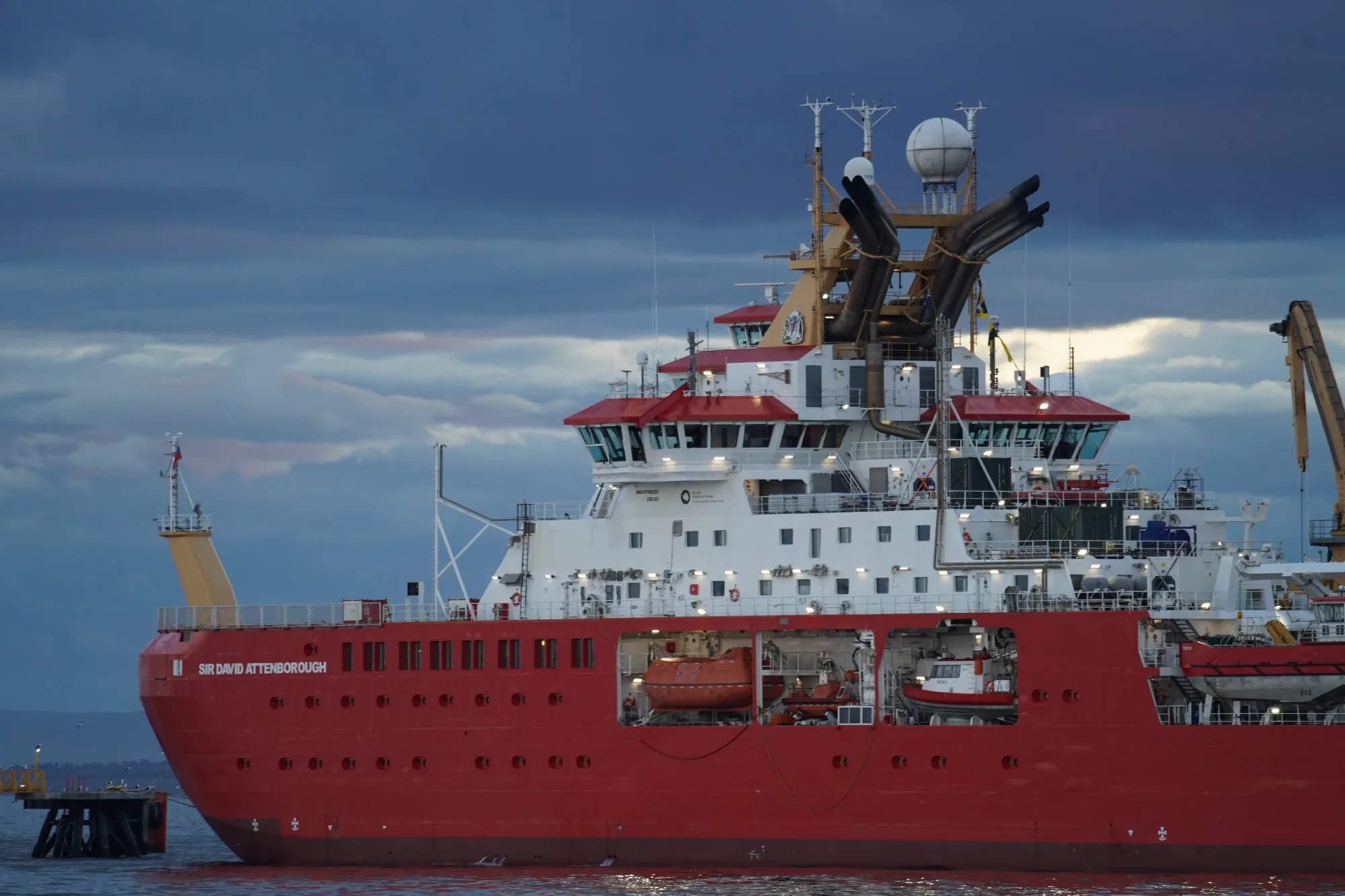 RRS Sir David Attenborough en Punta Arenas. Créditos: Instituto Milenio BASE.