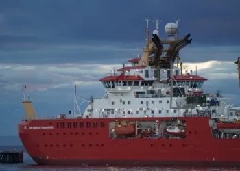 RRS Sir David Attenborough en Punta Arenas. Créditos: Instituto Milenio BASE.