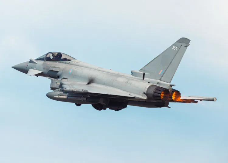 Royal Air Force celebra que los Eurofighter Typhoons han superado 1 millón de horas de vuelo globales, un hito para este caza multifunción de cuarta generación en servicio desde 2003. Créditos: RAF.