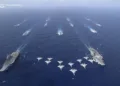 Formación dual de los portaaviones Liaoning y Shandong de la Armada PLA en el Mar del Sur de China a finales de octubre de 2024. Créditos: Embajada de China en EE.UU.