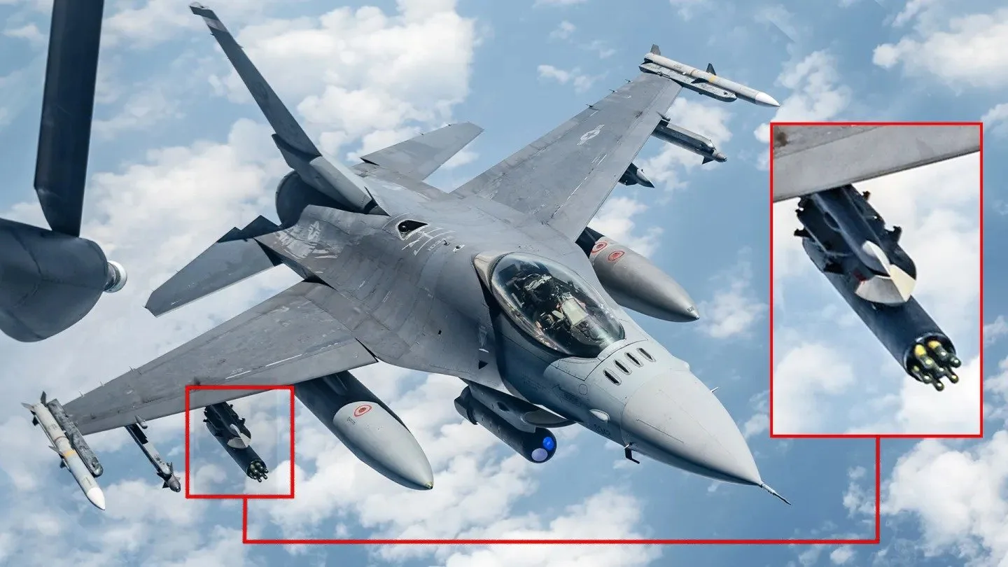 F-16 de la Fuerza Aérea de EE.UU. que emplean cohetes guiados por láser APKWS para derribar drones. Créditos: ISSEYJM.