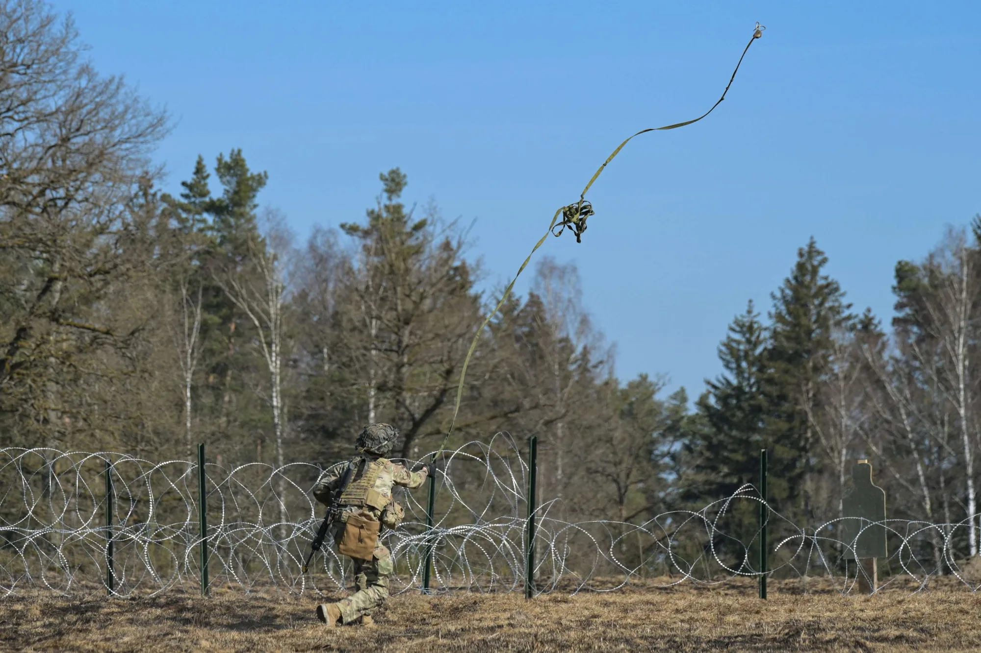 Entrenamiento de ingenieros de la 173ª Brigada Aerotransportada del Ejército de EE.UU. en el Área de Entrenamiento de Grafenwoehr, Alemania, el 12 de marzo de 2025. Créditos: U.S. European Command.
