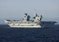 HMS Prince of Wales lidera el Grupo de Ataque de Portaaviones del Reino Unido (UKCSG) en la Operación Firecrest hacia el Ártico y la costa este de EE.UU. en 2026. Créditos: UKForcesTracker.