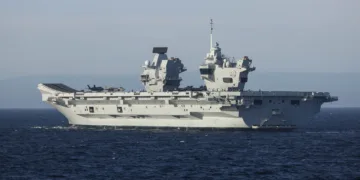 HMS Prince of Wales lidera el Grupo de Ataque de Portaaviones del Reino Unido (UKCSG) en la Operación Firecrest hacia el Ártico y la costa este de EE.UU. en 2026. Créditos: UKForcesTracker.