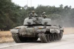 En el ejercicio de Sennelager (Exercise Senne Hussar), las tropas del QRH del Ejército Británico probaron el lanzamiento y control de drones de vigilancia y ataque directamente desde los Challenger 2 en movimiento y bajo blindaje. Créditos: Ejército Británico.