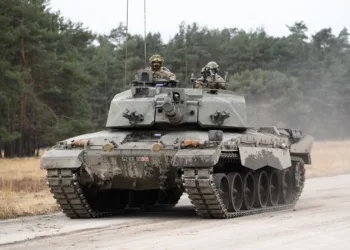 En el ejercicio de Sennelager (Exercise Senne Hussar), las tropas del QRH del Ejército Británico probaron el lanzamiento y control de drones de vigilancia y ataque directamente desde los Challenger 2 en movimiento y bajo blindaje. Créditos: Ejército Británico.