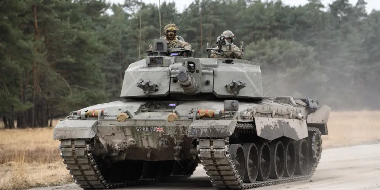 En el ejercicio de Sennelager (Exercise Senne Hussar), las tropas del QRH del Ejército Británico probaron el lanzamiento y control de drones de vigilancia y ataque directamente desde los Challenger 2 en movimiento y bajo blindaje. Créditos: Ejército Británico.