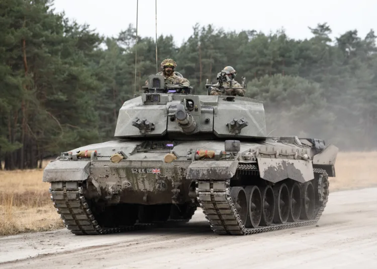 En el ejercicio de Sennelager (Exercise Senne Hussar), las tropas del QRH del Ejército Británico probaron el lanzamiento y control de drones de vigilancia y ataque directamente desde los Challenger 2 en movimiento y bajo blindaje. Créditos: Ejército Británico.