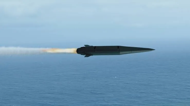 Lanzamiento de un misil hipersónico Zircon por el Ministerio de Defensa ruso durante ejercicios nucleares. Créditos: OSINT.