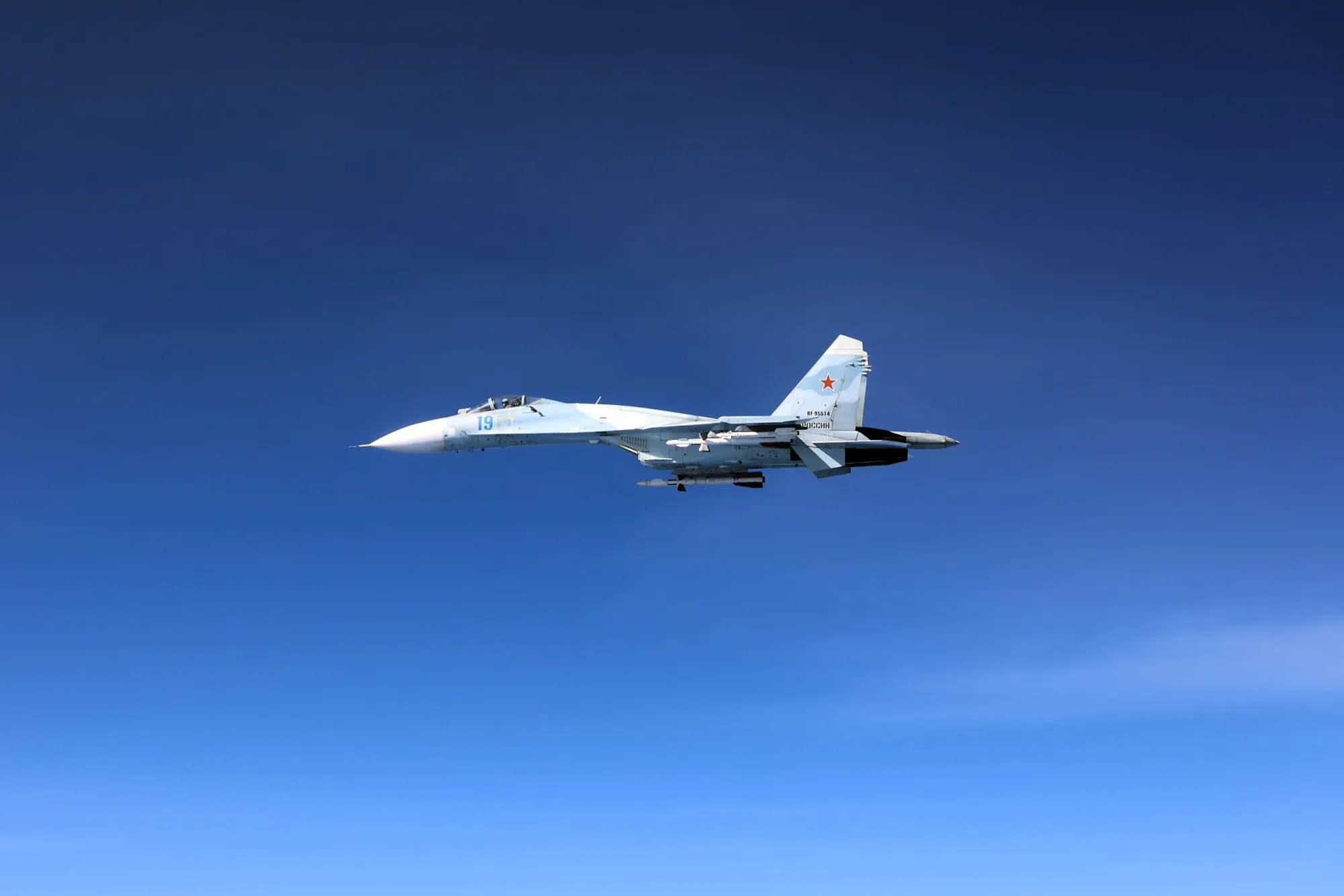 Cazas rusos Su-27 interceptaron un avión RC-135W Rivet Joint de la RAF en el espacio aéreo internacional sobre el Mar Negro. Créditos: Royal Air Force.