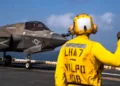 Operaciones de vuelo con cazas F-35B Lightning II a bordo del USS Tripoli (LHA 7) mientras transita por el Mar Arábigo. Créditos: CENTCOM.