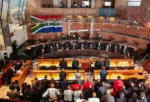 La ANC convocó una reunión del Comité Ejecutivo Nacional para analizar el fallo del Tribunal Constitucional que revive el proceso de impeachment contra el presidente Cyril Ramaphosa por el escándalo "Farmgate". Créditos: Siphiwe Sibeko.