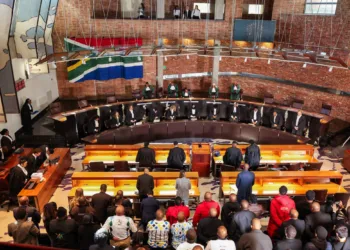 La ANC convocó una reunión del Comité Ejecutivo Nacional para analizar el fallo del Tribunal Constitucional que revive el proceso de impeachment contra el presidente Cyril Ramaphosa por el escándalo "Farmgate". Créditos: Siphiwe Sibeko.