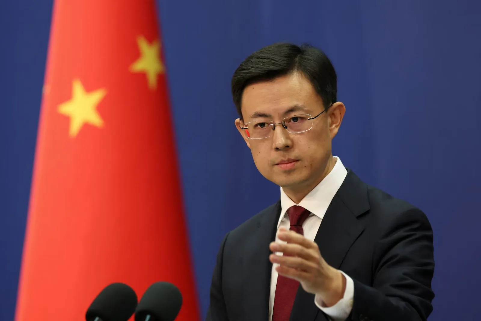 El portavoz del Ministerio de Exteriores chino Guo Jiakun, reiteró el rechazo de China a las ventas de armas de EE.UU. a Taiwán y afirmó que su postura sobre la soberanía territorial es "clara y consistente", el 12 de mayo de 2026. Créditos: JP+