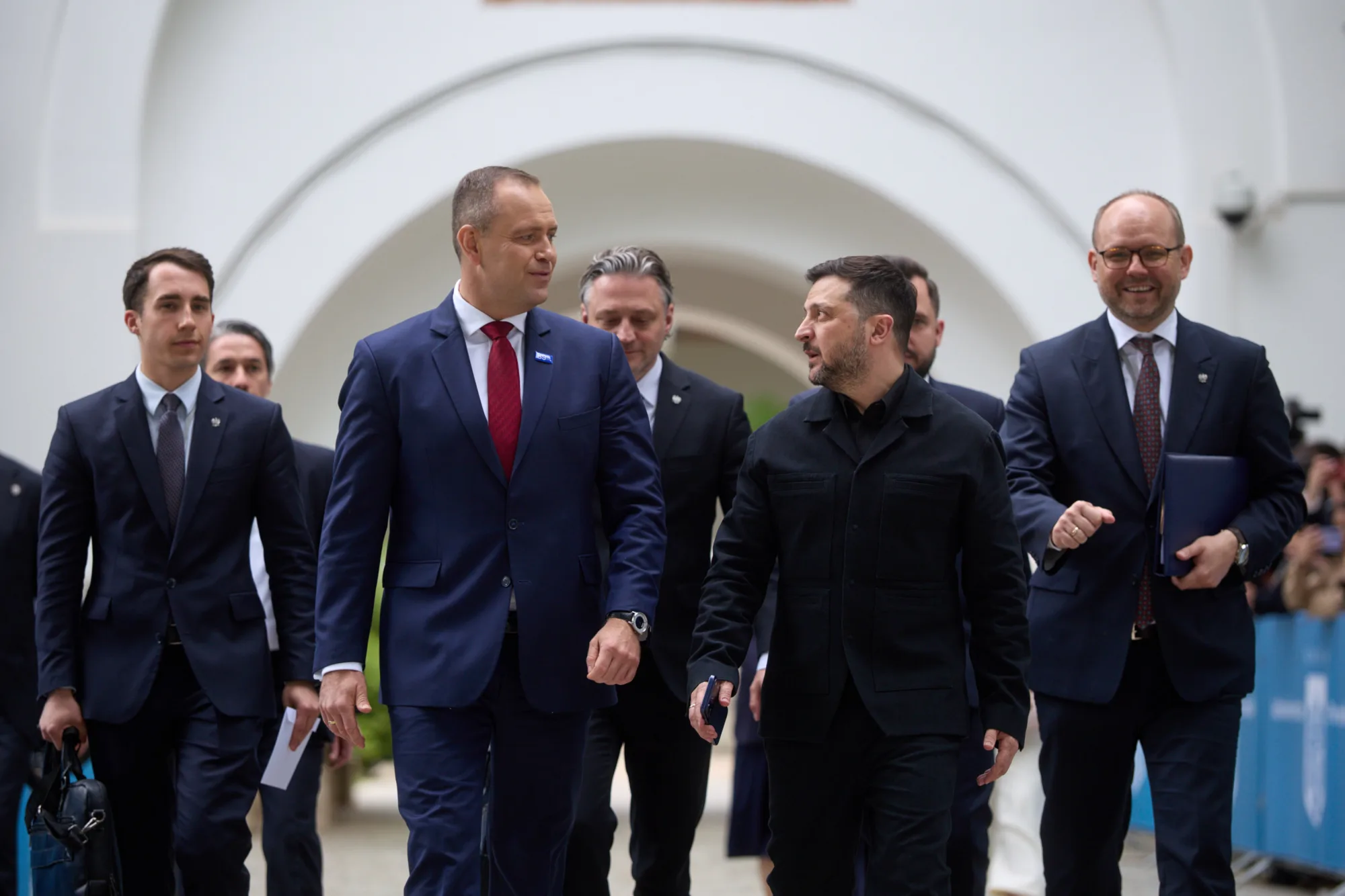 Reunión bilateral con el presidente de Polonia, Karol Nawrocki y el presidente ucraniano Zelenskyy, en los márgenes de la Cumbre del B9 (Bucharest Nine) celebrada el 13 de mayo de 2026 en Bucarest. Créditos: Volodymyr Zelenskyy.