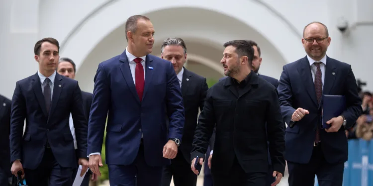 Reunión bilateral con el presidente de Polonia, Karol Nawrocki y el presidente ucraniano Zelenskyy, en los márgenes de la Cumbre del B9 (Bucharest Nine) celebrada el 13 de mayo de 2026 en Bucarest. Créditos: Volodymyr Zelenskyy.