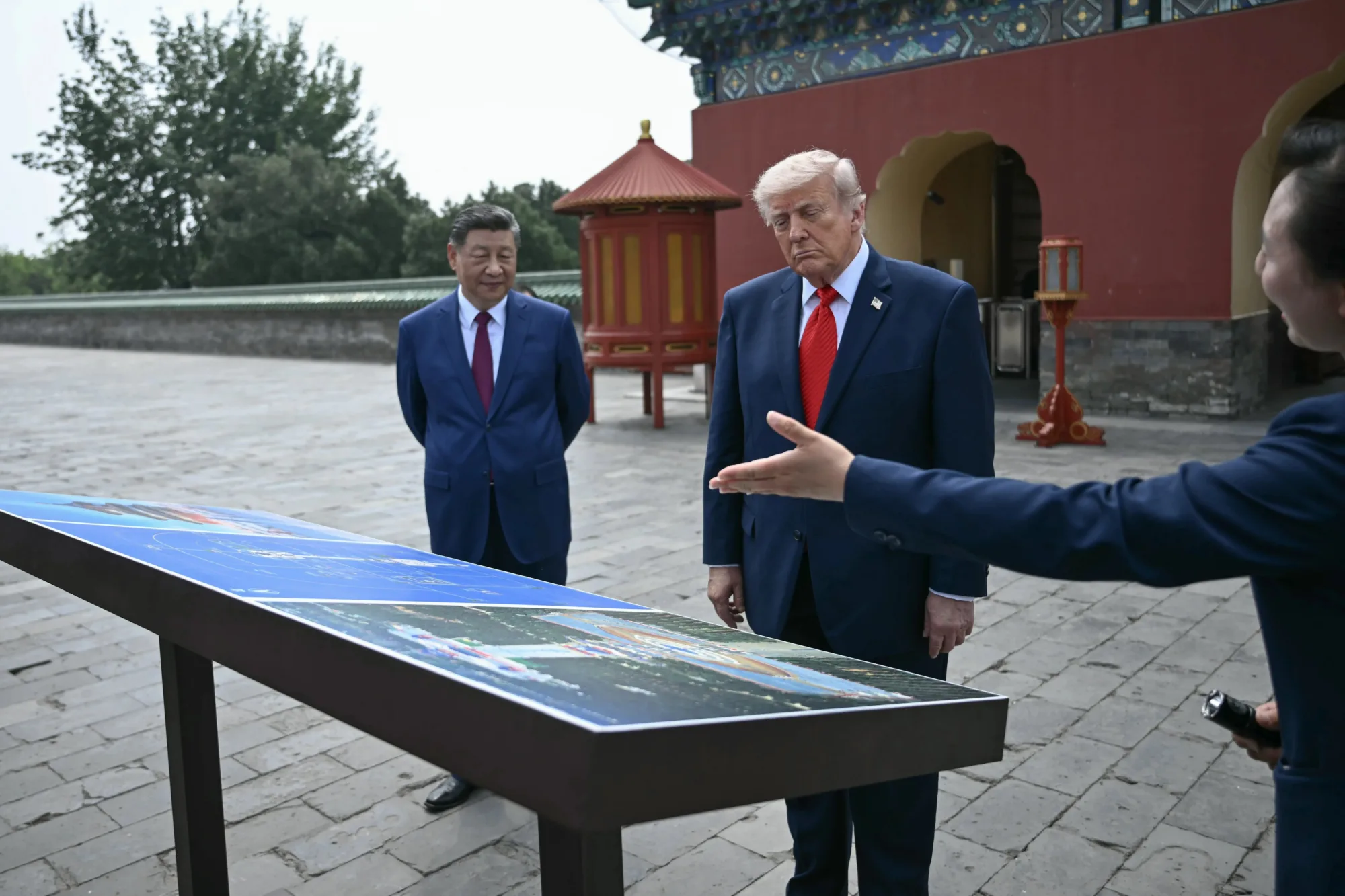 Visita de Trump y Xi Jinping al Templo del Cielo en Pekín, un sitio UNESCO de 600 años contemporáneo de la Ciudad Prohibida, tras su reunión bilateral. Créditos: Al Jazeera English.