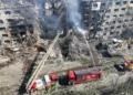 El presidente Zelenskyy informa sobre los efectos de los ataques rusos del 24 de mayo de 2026 en Kyiv, donde unos 300 sitios resultaron dañados, principalmente edificios residenciales, y se reportan 87 heridos en la capital, incluidos tres niños.