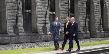 Secretario de Defensa estadounidense Pete Hegseth, el secretario de Defensa británico John Healey y el ministro de Defensa australiano Richard Marles durante el Diálogo Shangri-La. Créditos: Pete Hegseth.