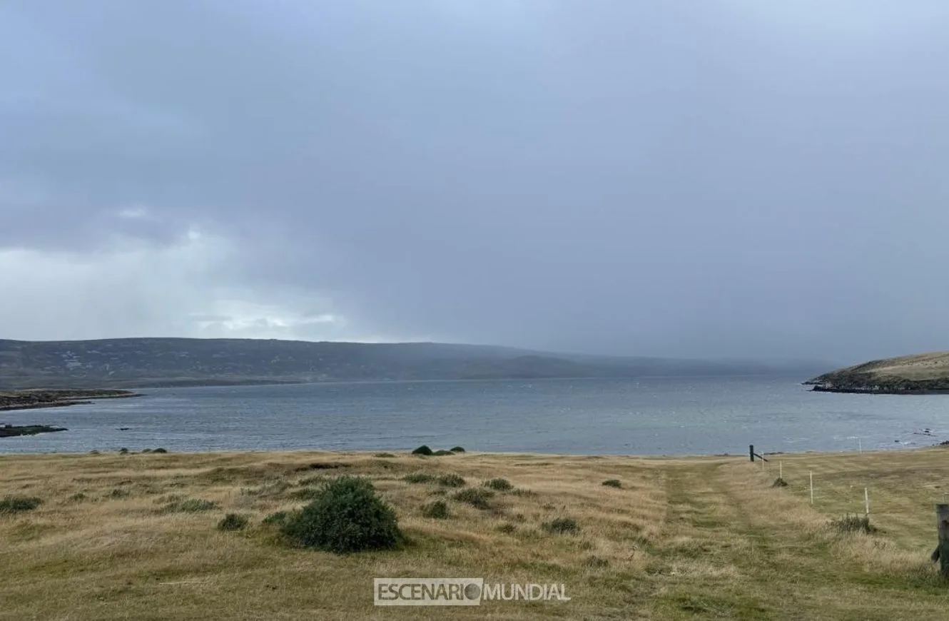 Bahía San Carlos, Islas Malvinas. Crédito: Alejo Sanchez Piccat / Escenario Mundial 