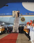 Trump aterrizó en China este miércoles (13) para reunirse con Xi en una visita de Estado de varios días. Créditos: X (@CNN)