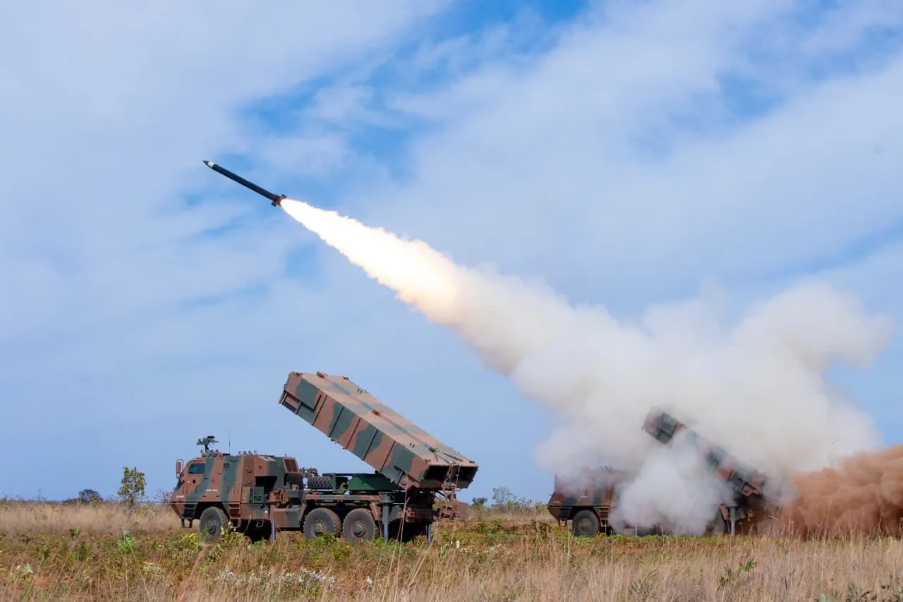 La empresa Avibras Aeroco, junto con el Centro Tecnológico del Ejército, buscan la reactivación estratégica de la industria de defensa de Brasil. Créditos: Archivo. Zona Militar