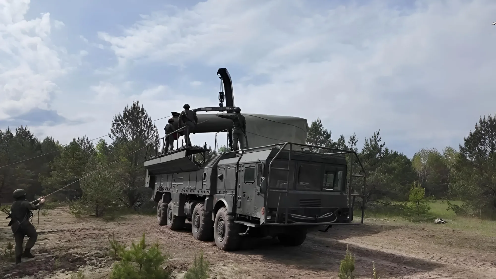 Un misil siendo cargado en un lanzador Iskander-M. Bielorrusia, mayo de 2026. Fuente: Ministerio de Defensa de Rusia
