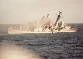 El destructor HMS Coventry. Crédito: archivo