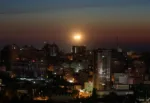 Explosiones sobre la ciudad tras el derribo de un dron ruso por parte de militares ucranianos durante un ataque con drones rusos, en el marco de la ofensiva de Rusia contra Ucrania, en Kiev, Ucrania. Créditos: Gleb Garanich.