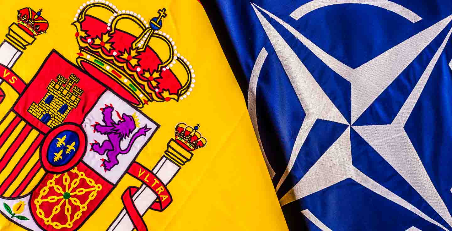 Bandera de España y la OTAN