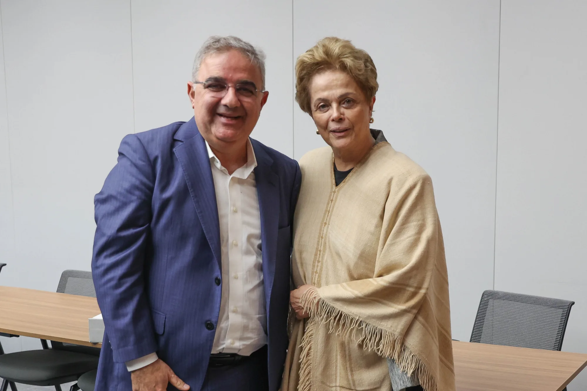 El gobernador de Catamarca, Raúl Jalil, continúa desarrollando una intensa agenda oficial en China, donde mantuvo una reunión con Dilma Rousseff, titular del Nuevo Banco de Desarrollo del grupo BRICS. Créditos: Catamarca Gobierno