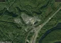 Las imágenes por satélite muestran una intensa actividad de construcción en los últimos dos años en Pechenga, cerca de la frontera con Noruega. World Imagery Wayback.