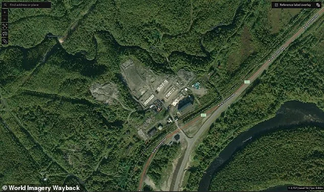Las imágenes por satélite muestran una intensa actividad de construcción en los últimos dos años en Pechenga, cerca de la frontera con Noruega. World Imagery Wayback.