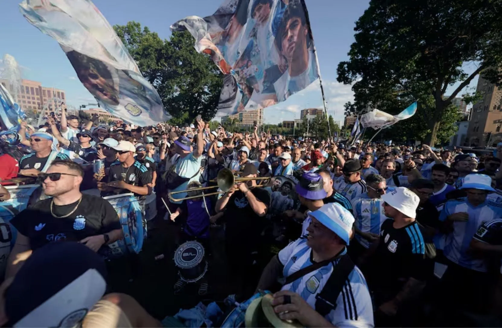 El banderazo de los hinchas de la selección argentina en el Mill Creek Park de Kansas City
Aníbal Greco / La Nación