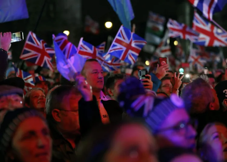 Partidarios del Brexit se congregan durante una manifestacion en Londres, el viernes 31 de enero de 2020. El Reino Unido tiene previsto abandonar la UE a las 23:00 GMT del viernes, convirtiendose en el primer país del bloque en hacerlo. Créditos: AP.