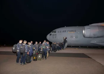 Despliegue de un C-17 Globemaster III cargado con personal y equipo de búsqueda y rescate urbano desde Dover AFB hacia Venezuela. Créditos: SOUTHCOM.