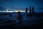 Comandos especializados de Marines reales, emergiendo de un submarino alemán (U-35) en un fiordo ártico para una incursión encubierta con botes inflables, como parte del ejercicio OTAN Cold Response 26. Créditos: Royal Marines.