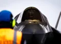 Royal Air Force anuncia el despliegue de aviones F-35B desde la base RAF Marham hacia RAF Akrotiri en Chipre para apoyar operaciones aéreas defensivas conjuntas con aliados del Reino Unido. Créditos: Royal Air Force.